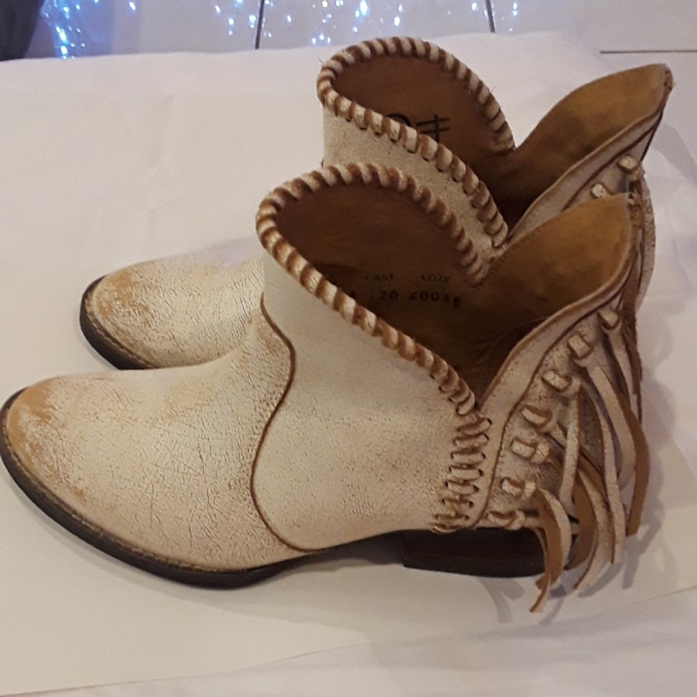 Circle G distress booties, size 7 NWOT